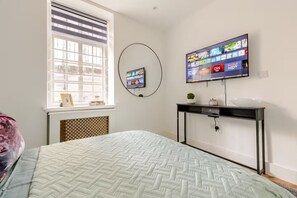 1 bedroom, iron/ironing board, free WiFi, bed sheets - Charming 2 Bed Apartment By Mayfair (London)