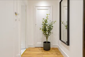 Interior - Charming 2 Bed Apartment By Mayfair (London)