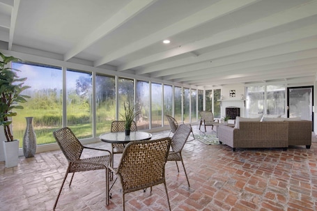 Interior. 3-bedroom, 4 1/2 baths, house with WiFi, AC in wooded area in Saint Martinville