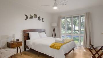 3 habitaciones, tabla de planchar con plancha, wifi y ropa de cama