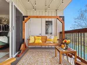 Terrace/patio - Sunny Side Falls, Downtown Branson- Resort Amenites, Free Show Tickets (Branson)