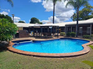 Outdoor pool - Gayndah Colonial Motor Inn (Gayndah)