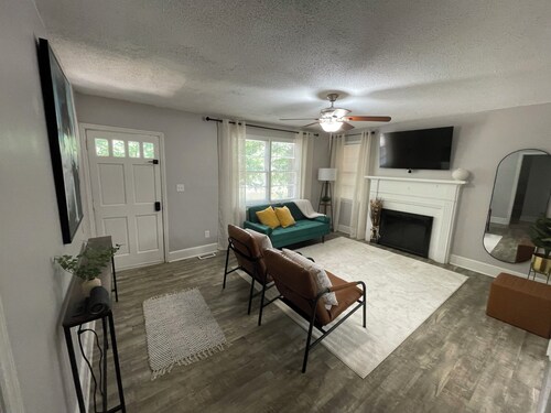 Charming & serene urban retreat with WiFi, AC in Spartanburg downtown area