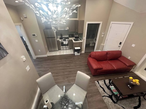 Cozy 2 Bedroom House, in central Vancouver