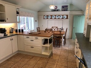 Refrigerador, microondas, horno y lavavajillas 