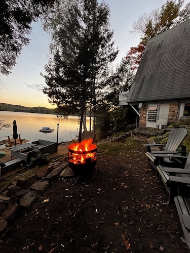 Cozy A-Frame chalet on the beautiful Kennisis Lake. Family and Pet Friendly!