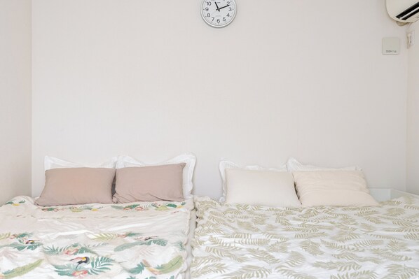 2 habitaciones, escritorio, tabla de planchar con plancha y wifi gratis 