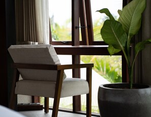 Premium bedding, in-room safe, blackout curtains, soundproofing