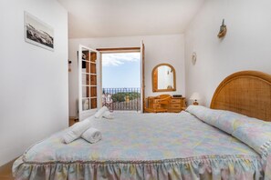 4 bedrooms, iron/ironing board