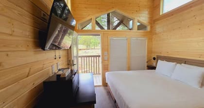 Cozy Tiny Home King Room #14B