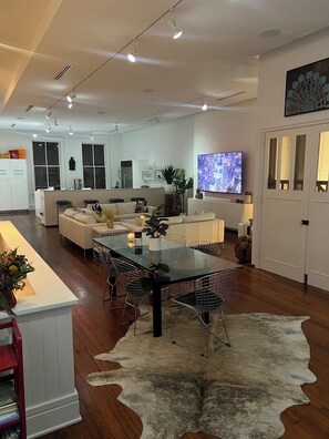 Dining - The Jewel of the French Quarter, a perfect place. (New Orleans)