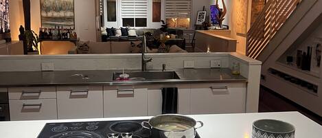 電子レンジ、オーブン、コンロ、食器洗い機