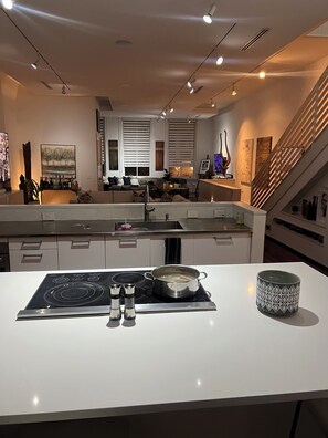 Microwave, oven, stovetop, dishwasher - The Jewel of the French Quarter, a perfect place. (New Orleans)