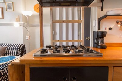 BlingBling microflat in Fishtown proper Dog-Friendly, SAFE, W/D and fast Wi-Fi