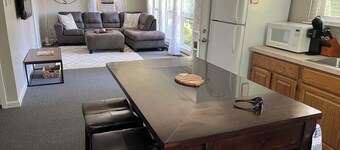 Charming 3-bedroom house in fabulous Charlestown with WiFi, AC