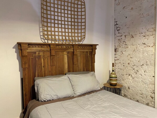 3 habitaciones, tabla de planchar con plancha, wifi y ropa de cama