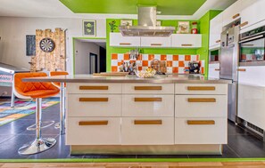 Fridge, oven, stovetop, dishwasher - Gorgeous home in Coursac (Coursac)