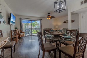 Dining - Captain's Quarters: Beachfront Bliss & Resort Access (Destin)