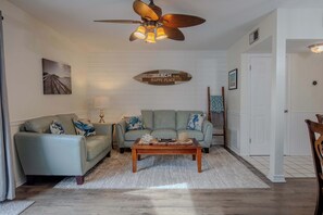TV, DVD player, offices - Captain's Quarters: Beachfront Bliss & Resort Access (Destin)