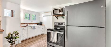 Refrigerador, microondas, horno, placa de cocina