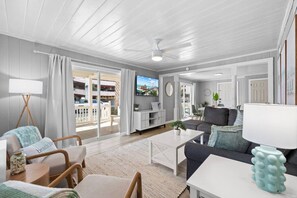 TV, video games - Surf Shack|Steps to Beach|Pool|2nd Row|Sleep 17 (North Myrtle Beach)