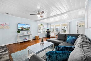 TV, video games - Surf Shack|Steps to Beach|Pool|2nd Row|Sleep 17 (North Myrtle Beach)
