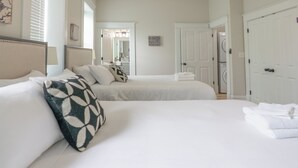Room - Historic 3 Bedroom Soulard Carriage House (St. Louis)