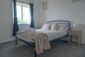 3 bedrooms, iron/ironing board, WiFi, bed sheets