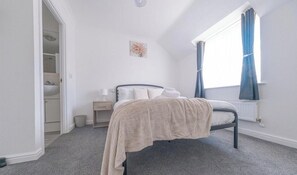 3 quartos, ferros/tábuas de passar roupa, Wi-Fi, roupa de cama