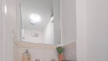 Shower, towels
