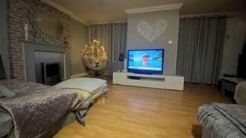 2 habitaciones, tabla de planchar con plancha, wifi y ropa de cama