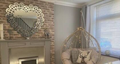 Welsh Retreat with Stunning Views, sleeps upto 4