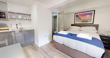 Bicester Court Lodge The Langford Room | Bicester Holiday Let | 1 Beds & Sleeps 2