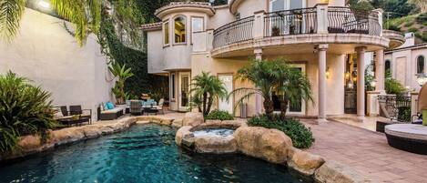 Outdoor pool, pool umbrellas, sun loungers