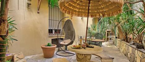 屋外ダイニングエリア