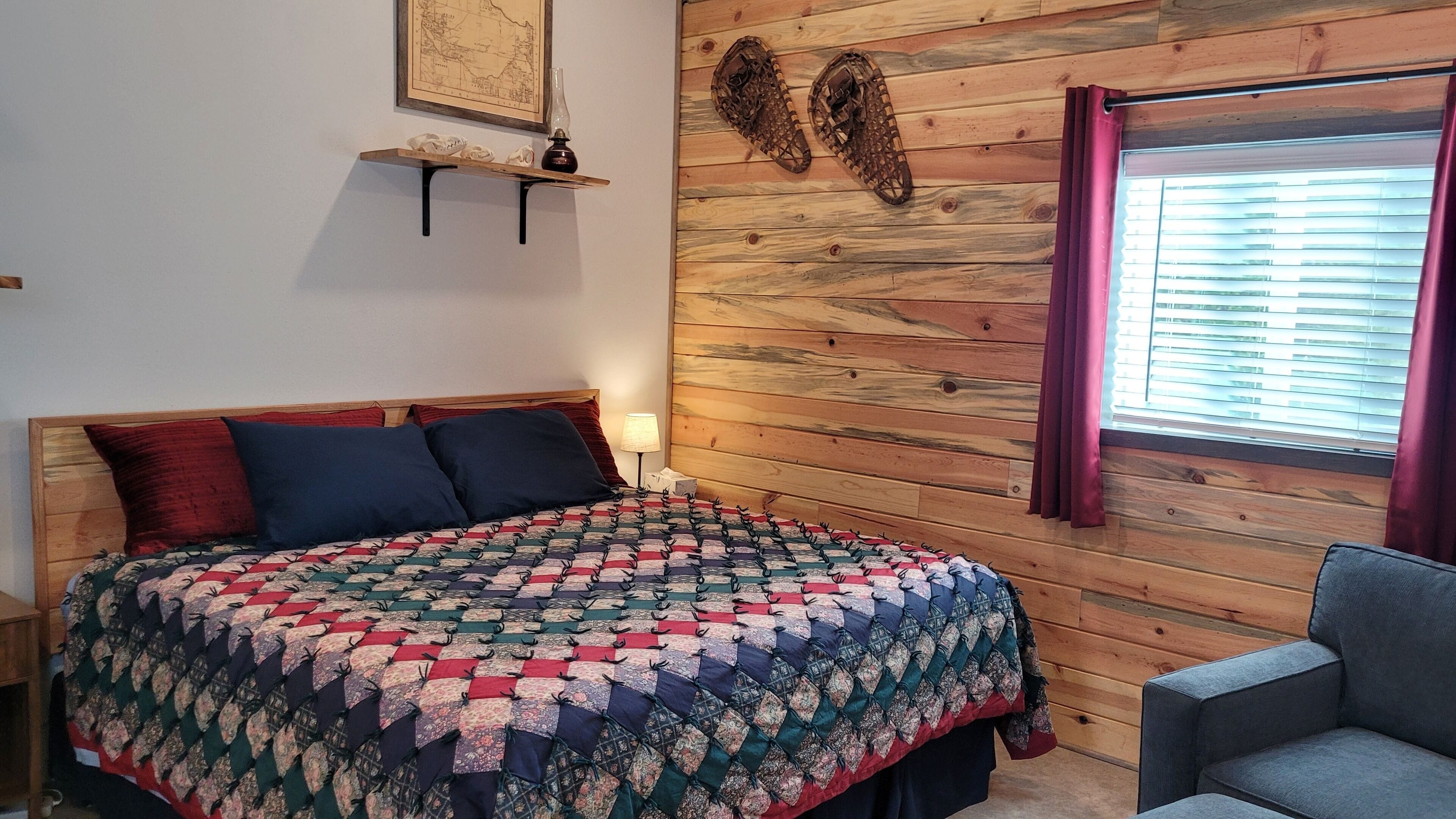 1 habitación, tabla de planchar con plancha, wifi gratis y ropa de cama 