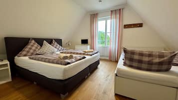 3 makuuhuonetta, silitysrauta/-lauta, ilmainen Wi-Fi, vuodevaatteet