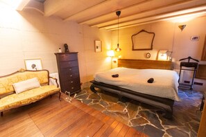 2 bedrooms, iron/ironing board, free WiFi