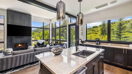 2 Homes 7 Beds Sleeps 20 Pool Hot Tub Walk to Ski