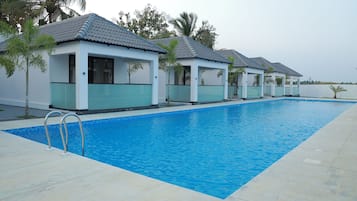 Cottage Deluks, 1 Tempat Tidur King, pemandangan kolam renang | Area keluarga | TV layar datar