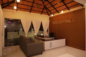 Premium Cottage, Non Smoking, Pool View | Reception