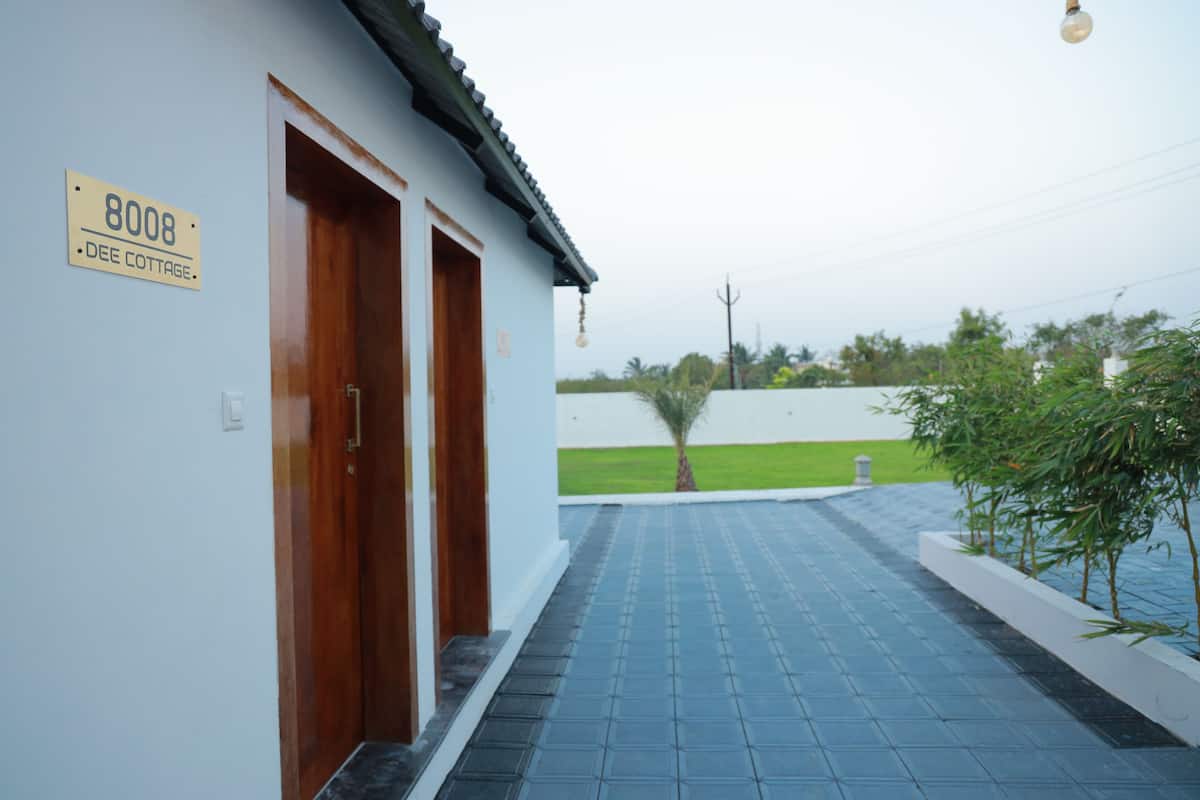 Chaumière familiale, vue sur la piscine | 2 chambres, accès au Wi-Fi (inclus)