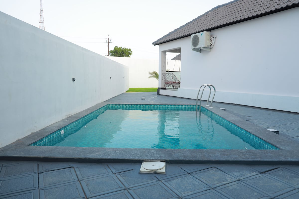 Exclusive Cottage, 1 King Bed, Pool View | 2 bedrooms, free WiFi