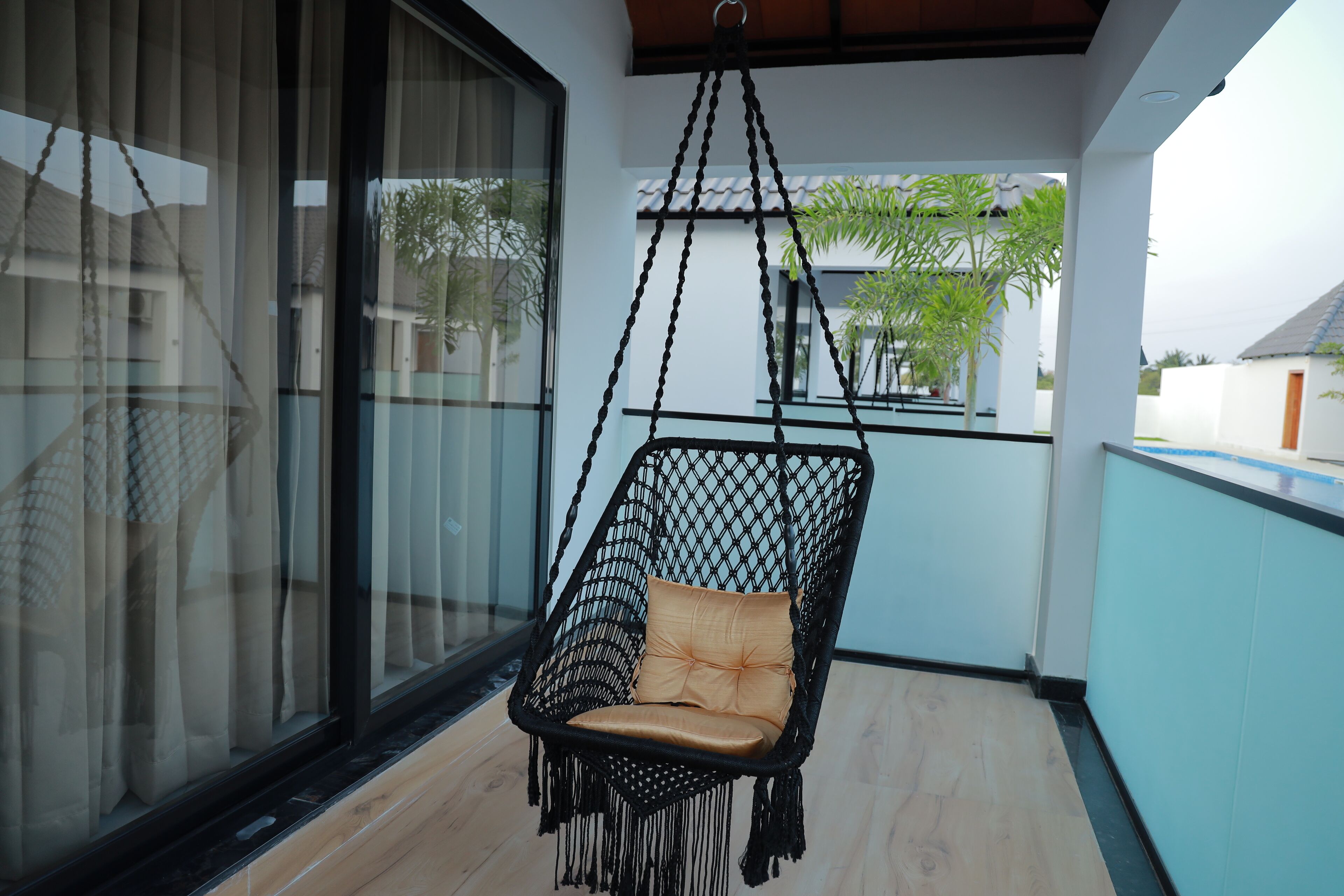 Familien-Ferienhaus, Poolblick | Blick vom Balkon