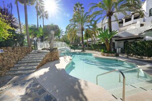 Pool - 2045 Golden Beach Apartment – Steps from the Sea (Marbella)
