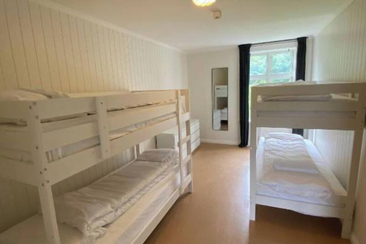 Deluxe Quadruple Room | Laptop workspace, free WiFi