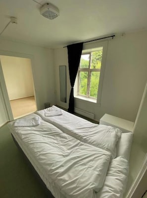 Deluxe Double Room | Laptop workspace, free WiFi