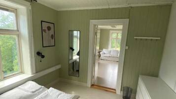 Deluxe Double Room | Laptop workspace, free WiFi