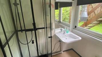 Bruser, håndklæder, Sæbe, Toiletpapir