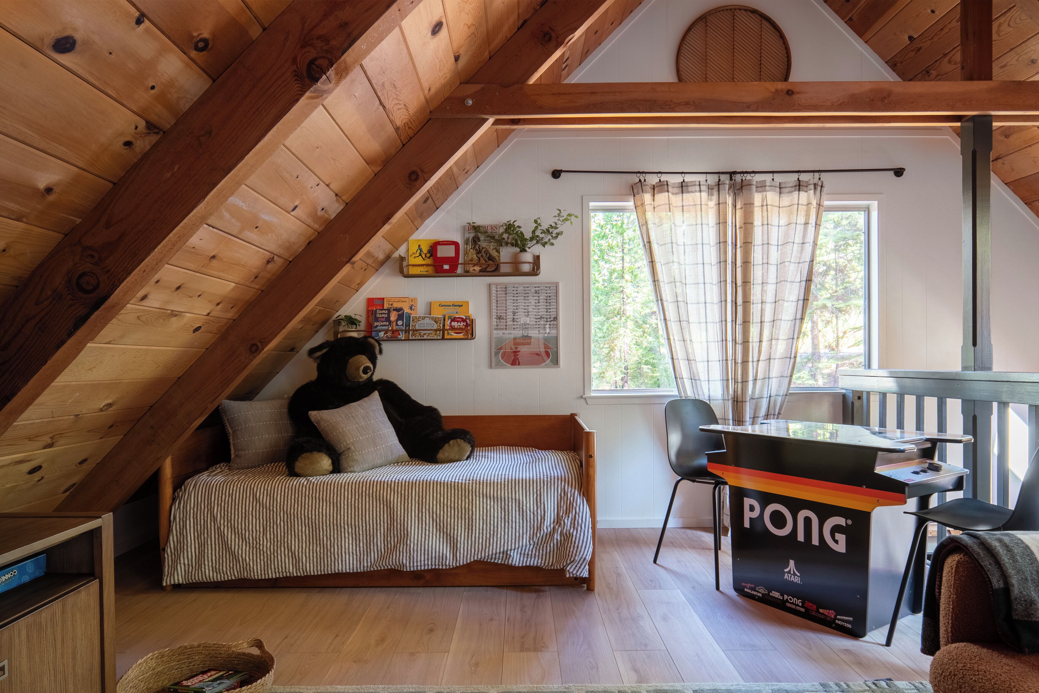 4 chambres, bureau, fer et planche à repasser, lit parapluie